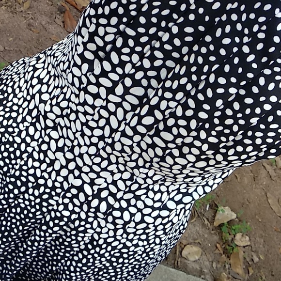 Black and white pleated dress - Picture 2 of 3